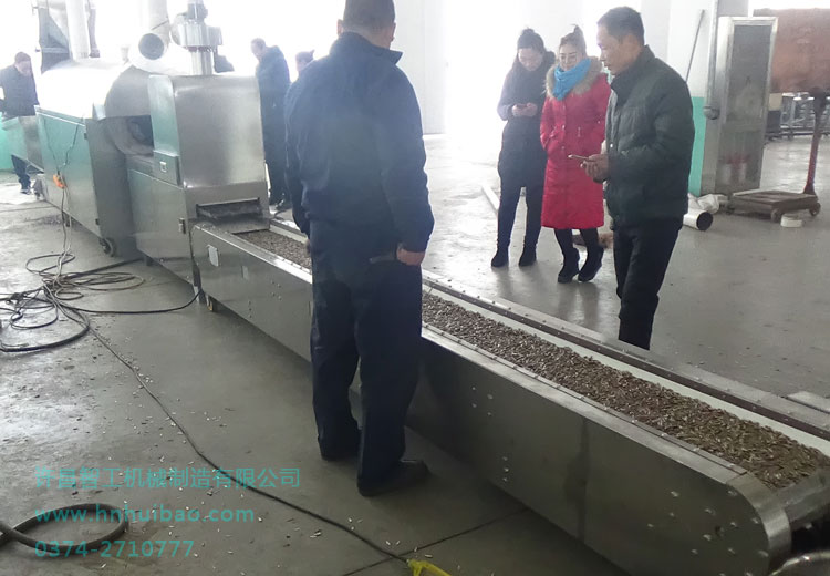 流水線炒瓜子機(jī).jpg 流水線炒瓜子機(jī).jpg